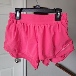 🍋 Lululemon Hotty Hot Shorts 2.5" Inseam In Passionate Sz 6 ***SOLD OUT***